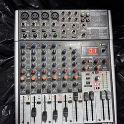 Behringer Xenyx X1204USB Mixer
