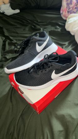 Nike tanjun shoes