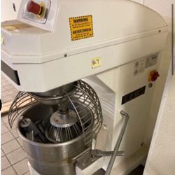40 Qrt Mixer with all the attachments