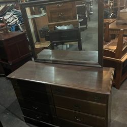 Dresser With Mirrorn