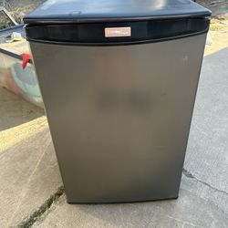 Mini Fridge 