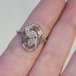 10kt White Gold Diamond Cluster Ring 