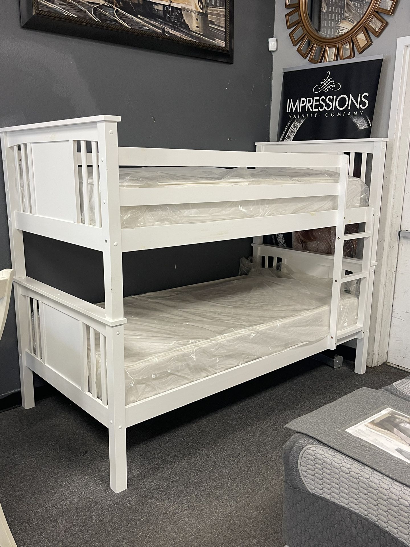 Bunk bed Twin/twin Mattress Included 