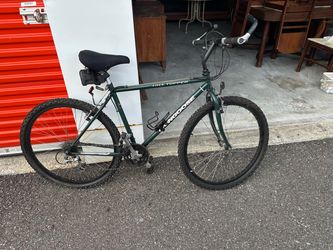 Mongoose Hill Topper Mountain Bike