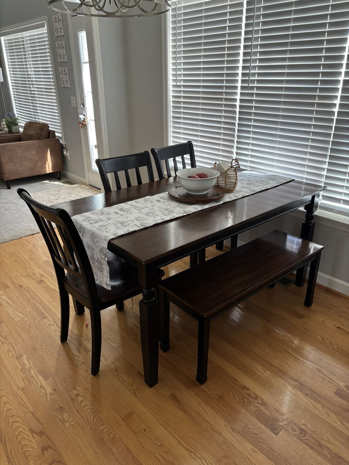 Breakfast Table & Chairs