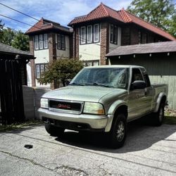 GMC Sonoma pick up