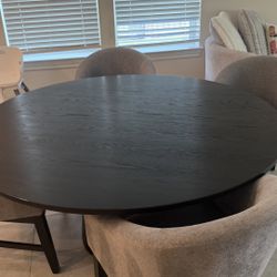 Table Round With 4 Chairs  60 In Diameter And 29.5H