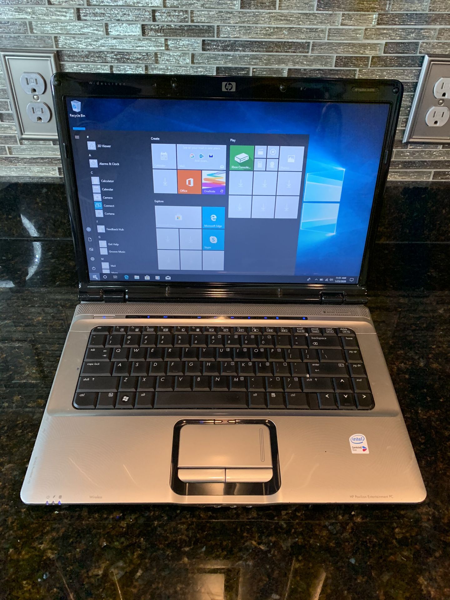 15.4 “ HP Pavilion dv6000 Laptop with Webcam, Windows 10 and Microsoft Office.