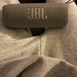 JBL FLIP6 look at description below.