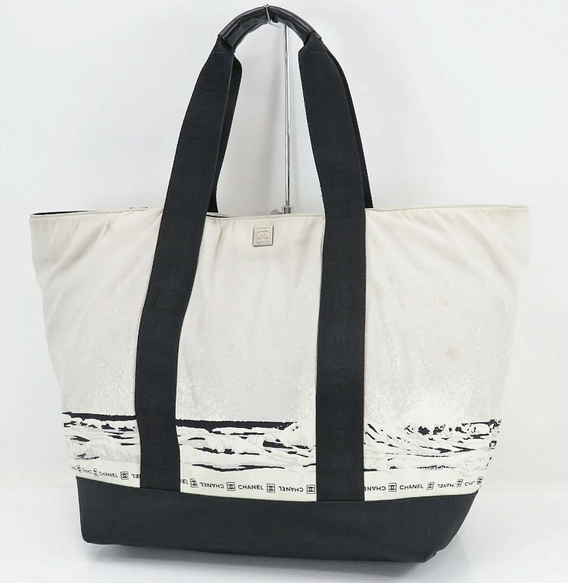 Chanel Tote Bag for Sale in Pt Charlotte, FL - OfferUp