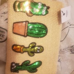 new pursecomes with strap 