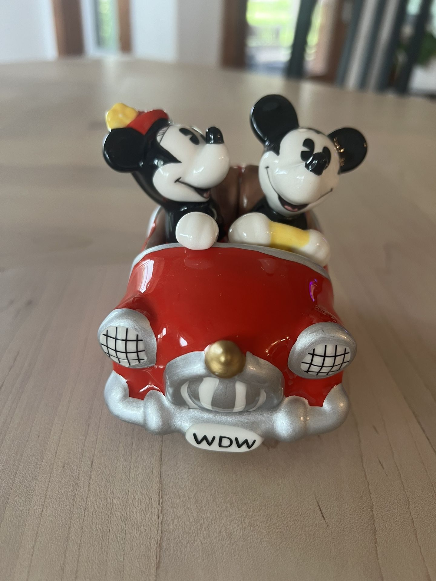 Mickie and Minnie Walt DisneyWalt Disney World Vintage Salt And Pepper