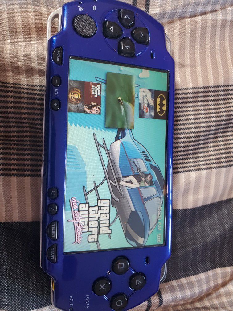 LIKE NEW !! BLUE/BLACK * PSP * WITH 5,000 GAMES !!