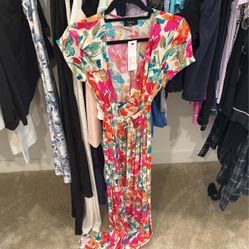 BRAND NEW tag On Women's VICI floral Maxi Dress