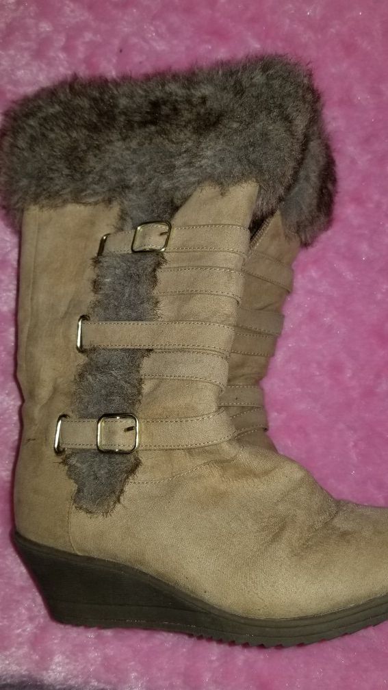 Girls tan/fur boots