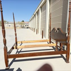 🌹VINTAGE KING SIZE BED FRAME-SOLID WOOD🌹