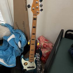 Marcus Miller V5 5 String Bass