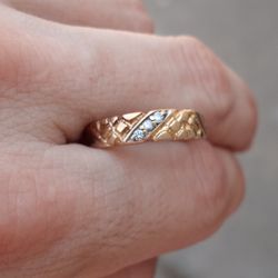 14kt Ring W/ 3 Diamonds. 2.85 Grams.