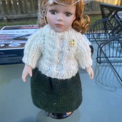 Vintage Allcraft Irish Heritage doll w/ stand Clodagh 2002.