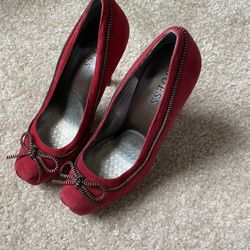Guess - Beautiful Red Pumps