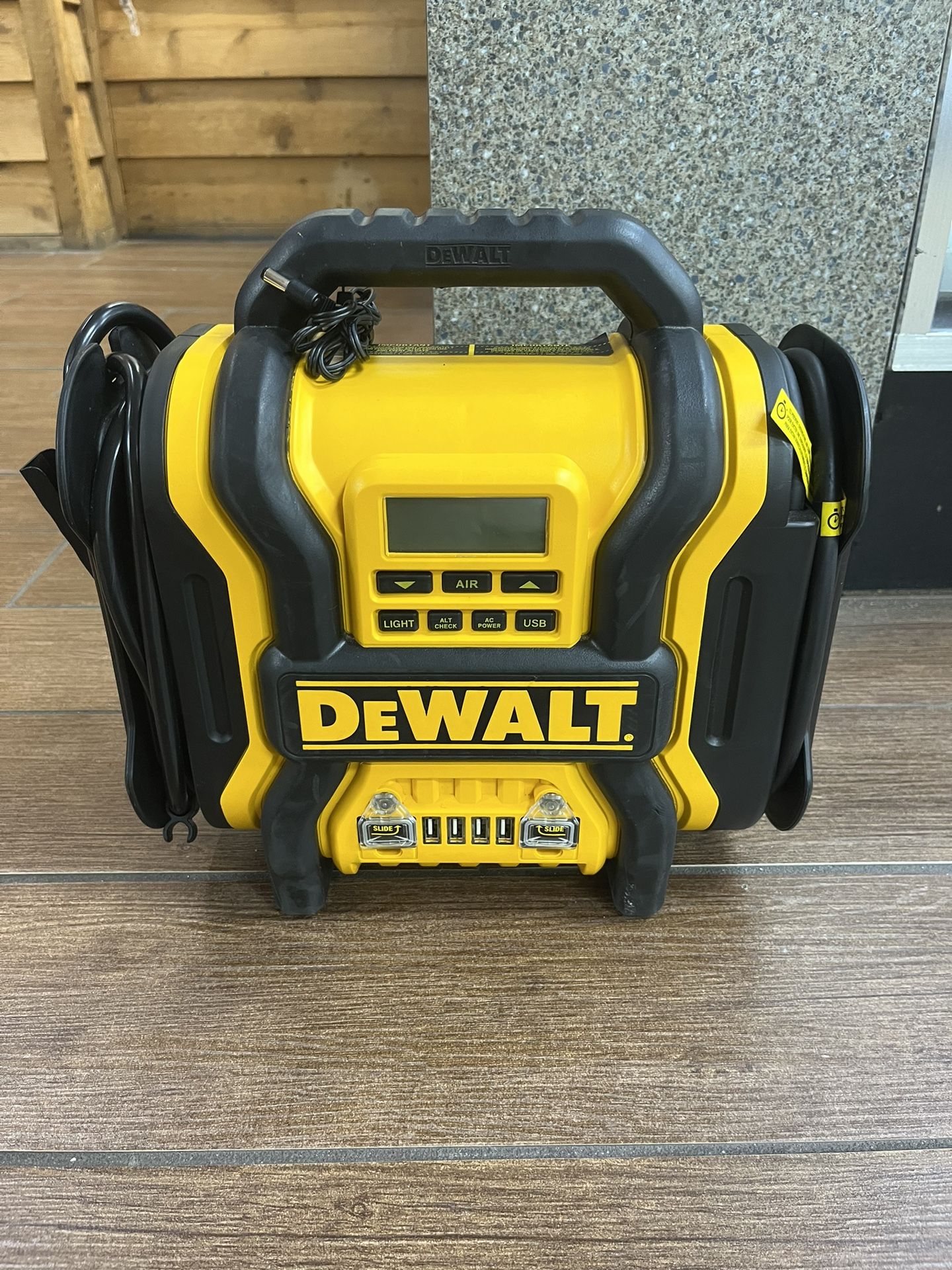 Dewalt DXAEPS14 Power Station