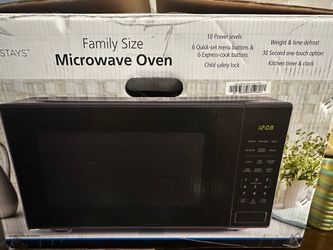 Mainstays 2.2 cu ft counter top microwave family sized