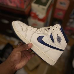 Jordan 1 Metallic Navy