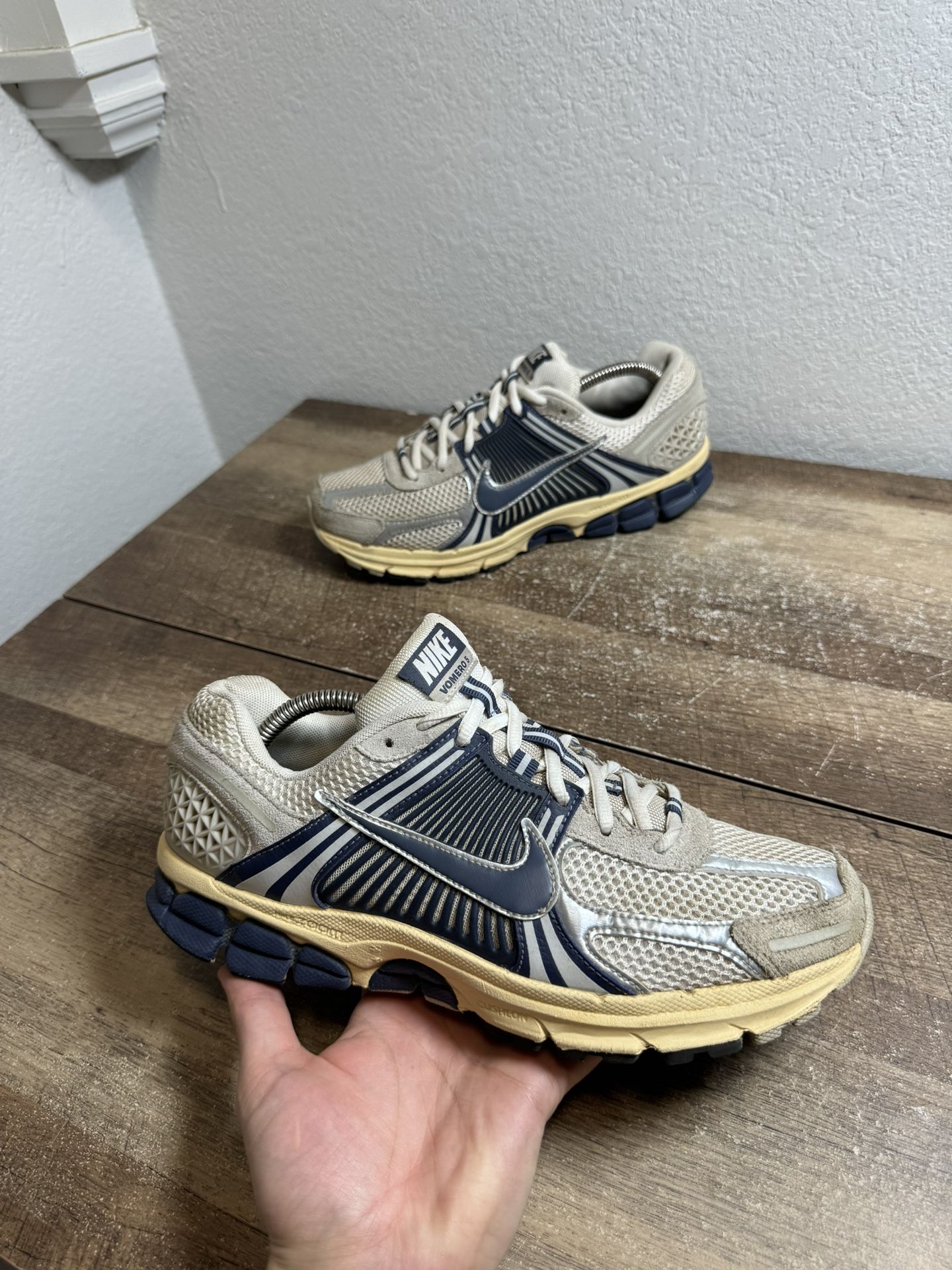 Nike Vomero 5 Men Size 9 Men Used Navy Blue / White / Platinum Aged Midsole