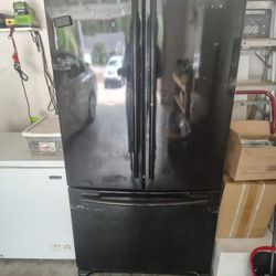 Samsung Refrigerator Works Good