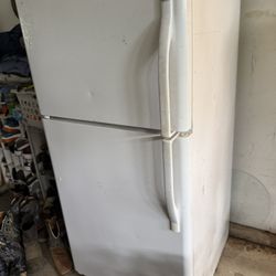 Refrigerator 