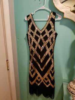 Beautiful Gatsby flapper party dress.. Black/gold.. Size small women's... Brand new!!.. Great Costume!