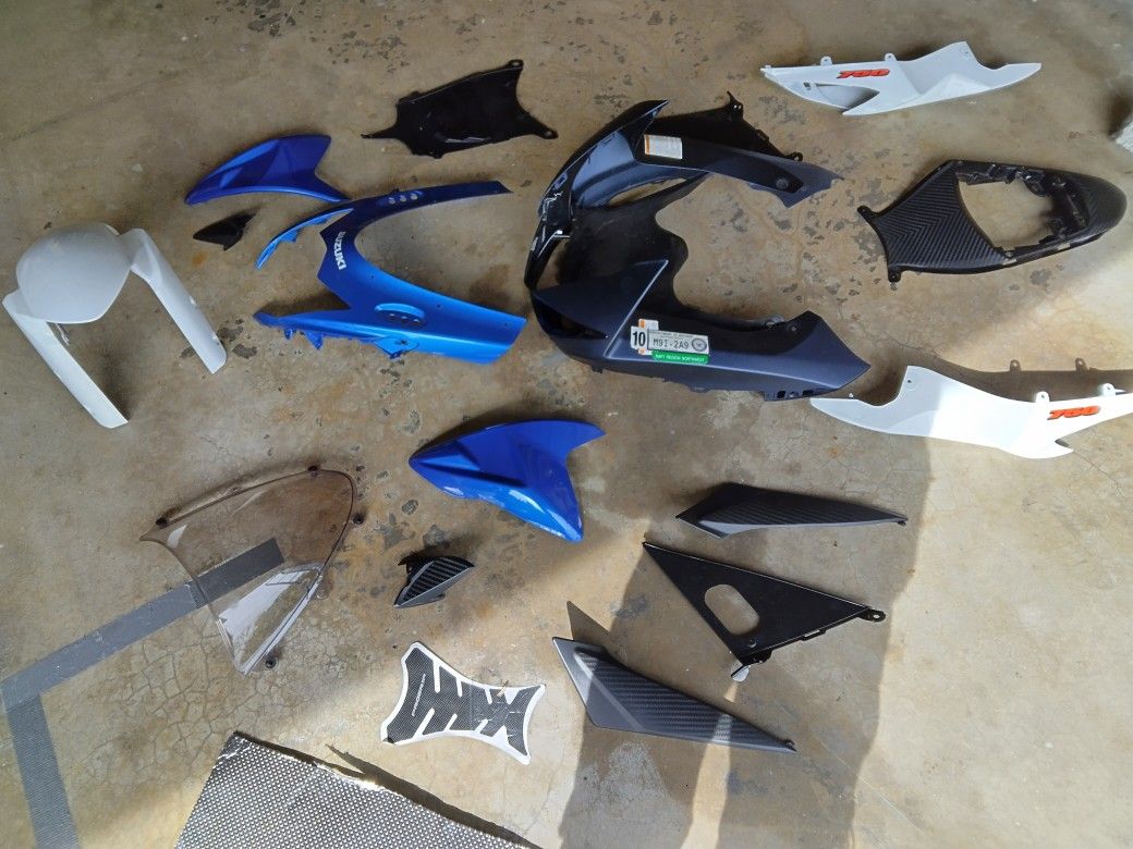 2011 Suzuki 750 Fairings Complete Set With Bubble Windshield 