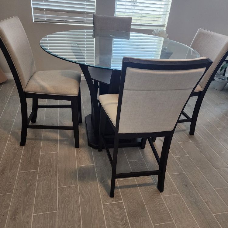 Sale $800!!! Dining Table And Chairs