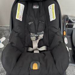 Chicco Keyfit 30 Infant Car Seat with Extra Base