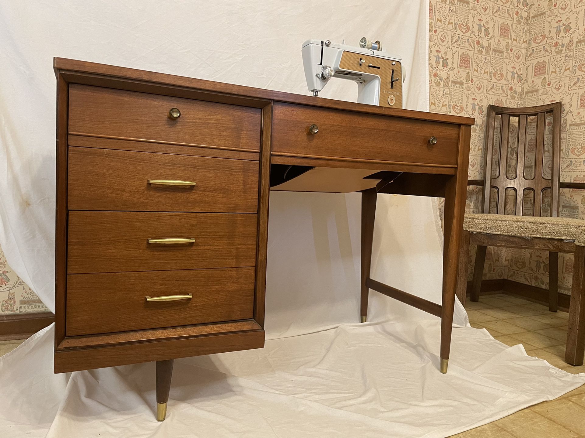 Vintage Mid Century Modern Desk Or Entryway Console Table. Originally A Singer Sewing Machine. Works Perfectly! 
