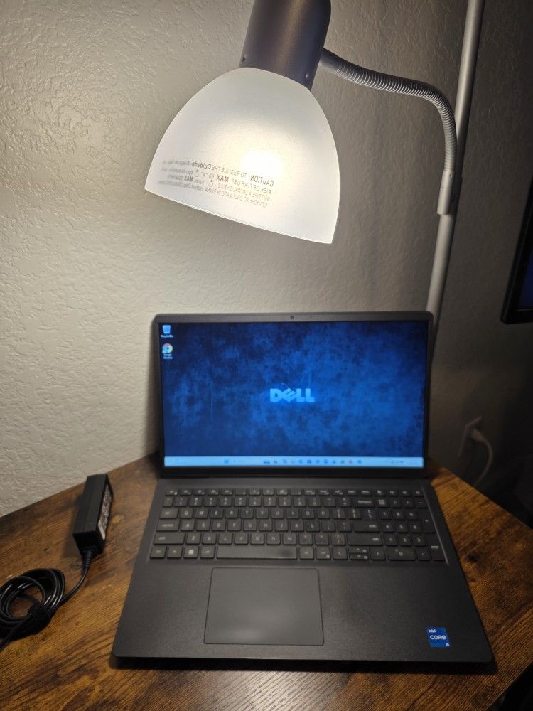 Dell Vostro 15 3510 - Intel Core i5 - 8gb DDR4 - Windows 11 LAPTOP