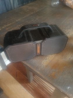 Speaker works but doesn't have a charger
