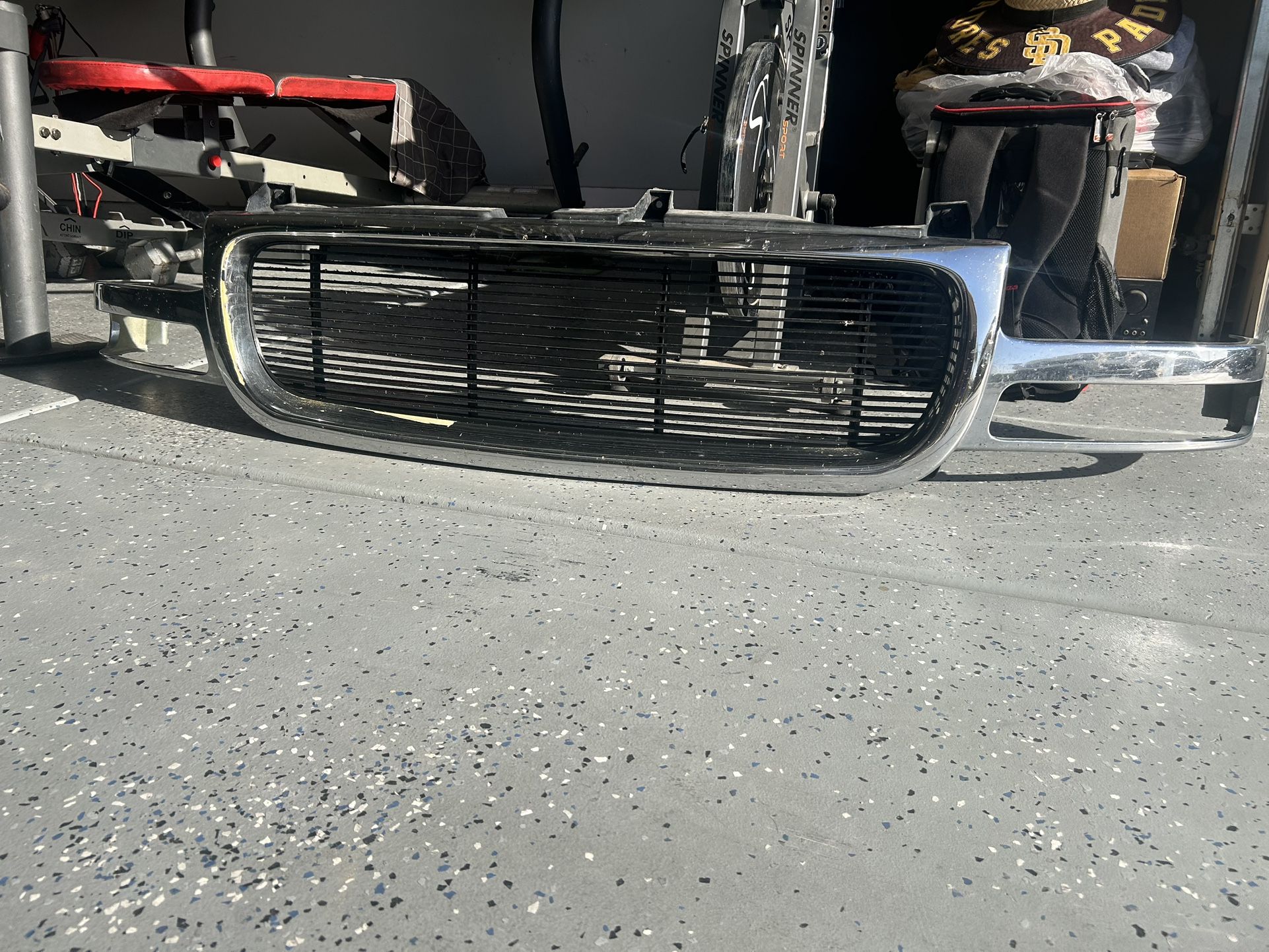 99 GMC Sierra Grill