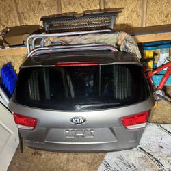 Kia Sorento Rear Trunk / Liftgate Assembly – Complete (Glass, Lights, Wiring)