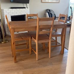 Dining Room Table And Chairs 