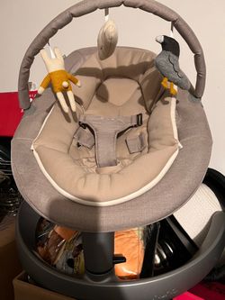 Nuna Baby Bouncer Seat with Toy Bar