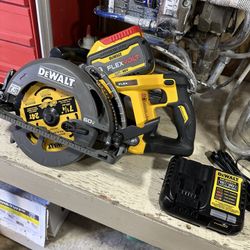 Dewalt Circular Saw With 9ah Battery And 4amp Charger New 