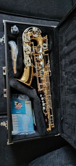 Yamaha Saxophone with Case