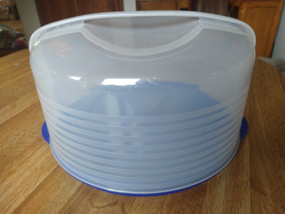 Tupperware Cake Carrier
