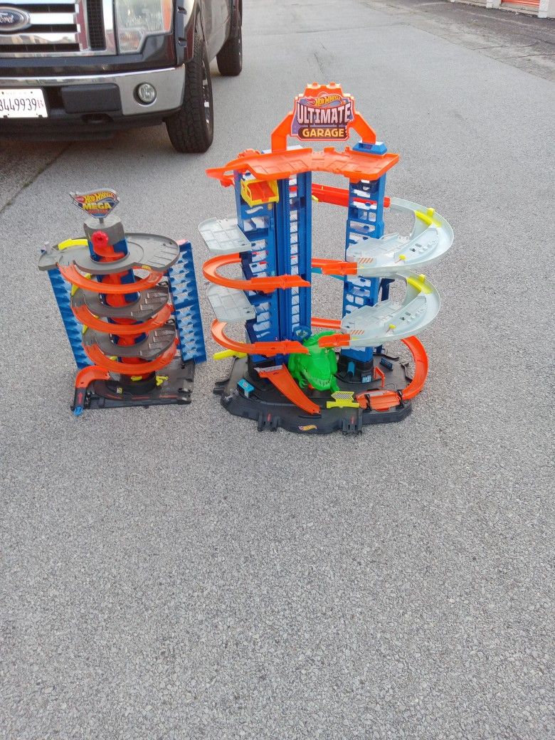 3 HOT WHEELS TRACK SETS