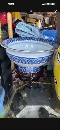 The Bombay Company Vintage Planter and stand
