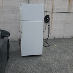 GE Refrigerator Apartment Size . Firm Price