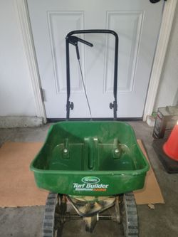 Scotts Push Broadcast Spreader