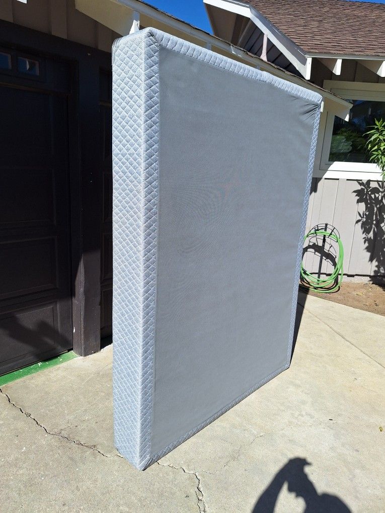 Queen Size Box Springg