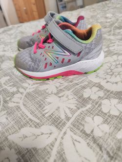 New Balance sneakers for girls, size 7, like new